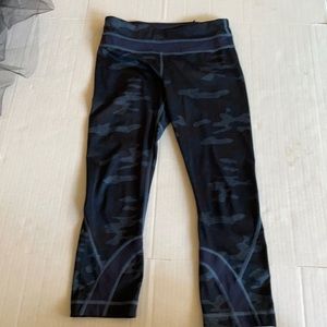 Lululemon blue camouflage Capri leggings size 4